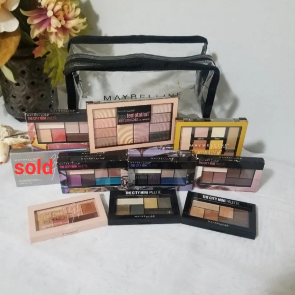 Lot of eyeshadow and makeup bag / cosmetic bag - Maybelline
